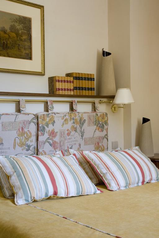 Hotel Le Viscos Saint-Savin  部屋 写真